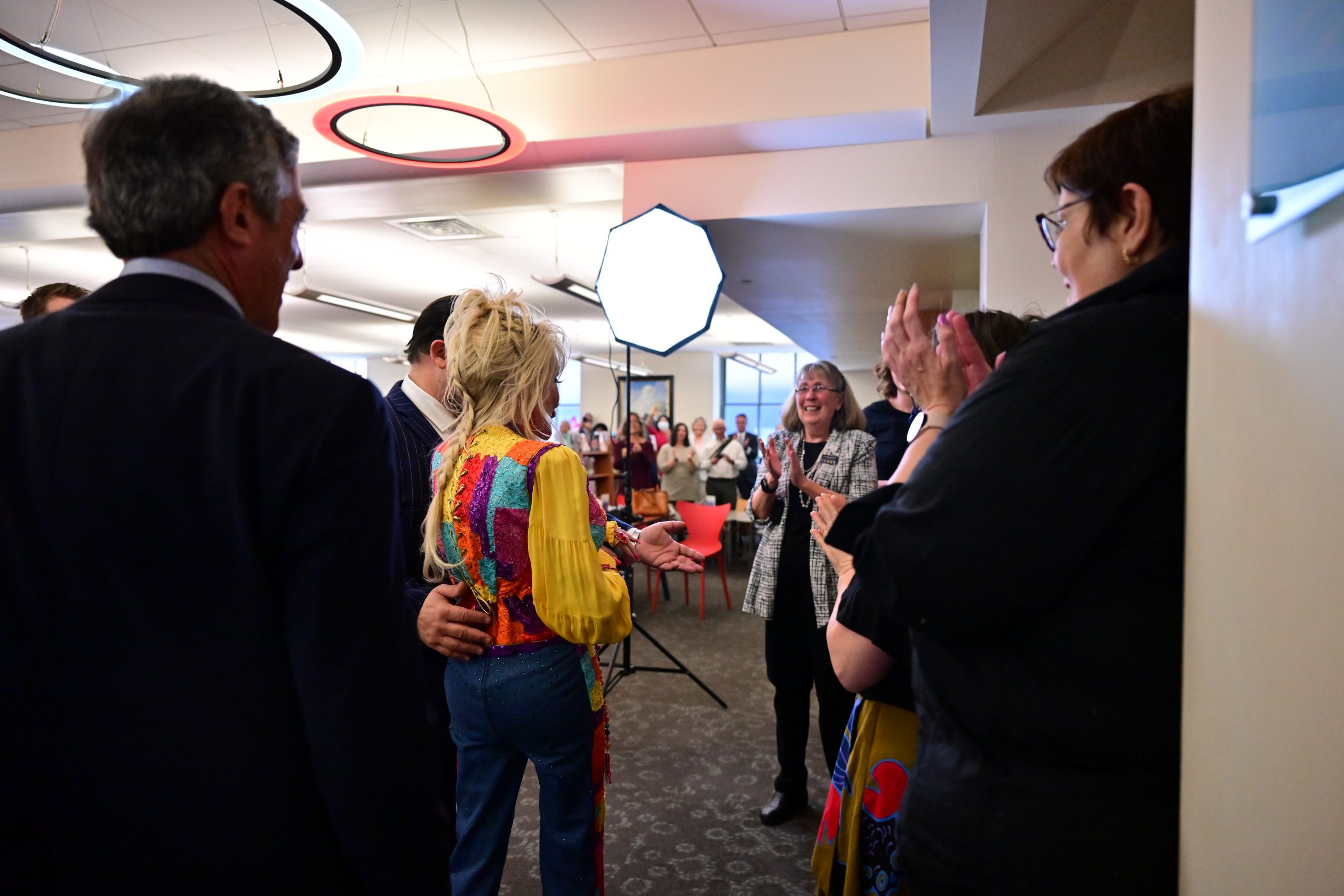 Dolly Parton arrives in Delaware